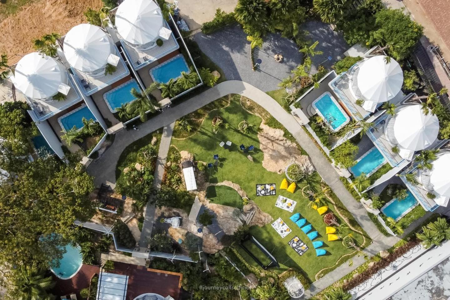 Le Resort And Villas Rawai Экстерьер фото Aerial view of the resort