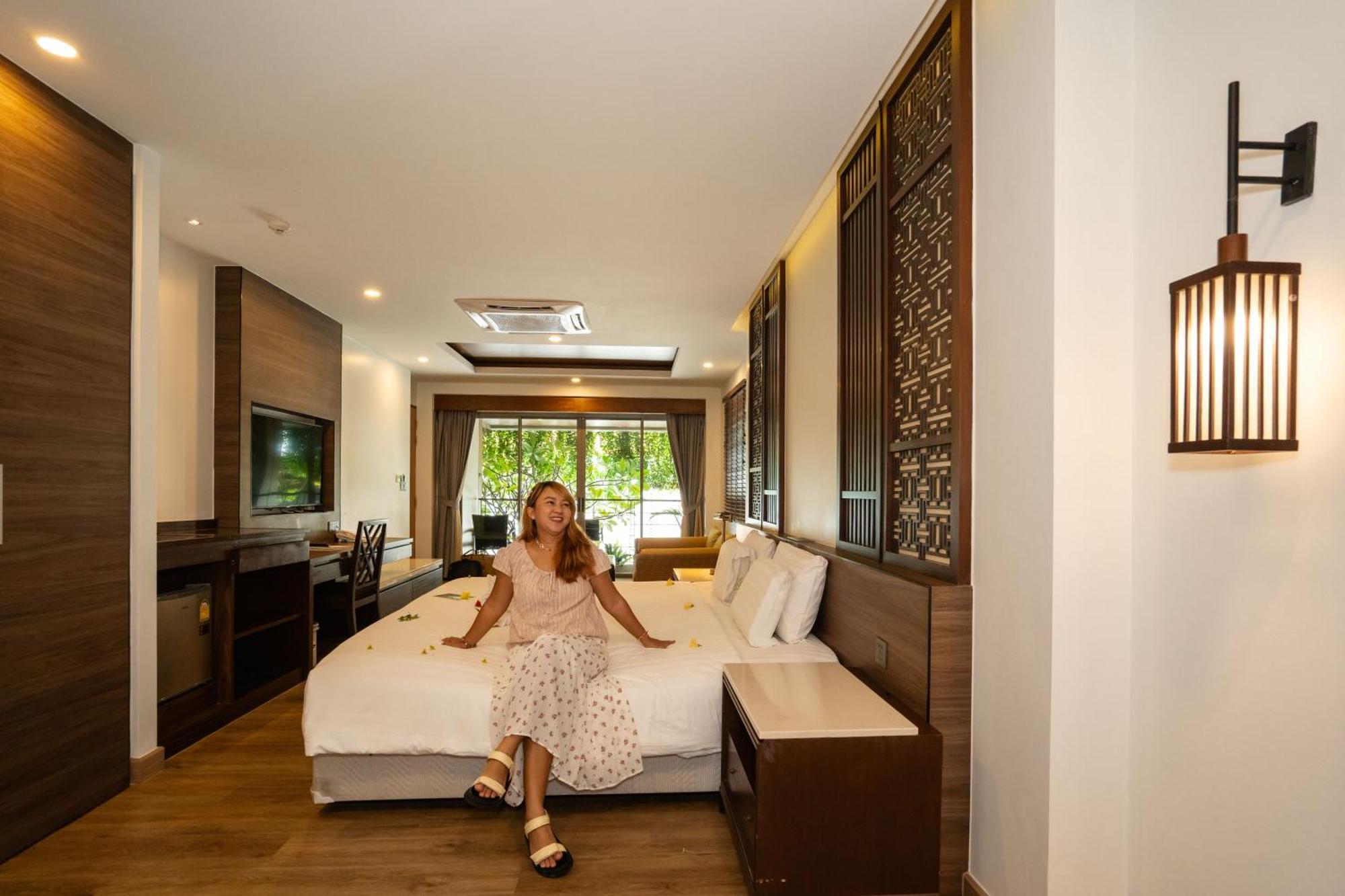 Le Resort And Villas Rawai Экстерьер фото A guest at the hotel